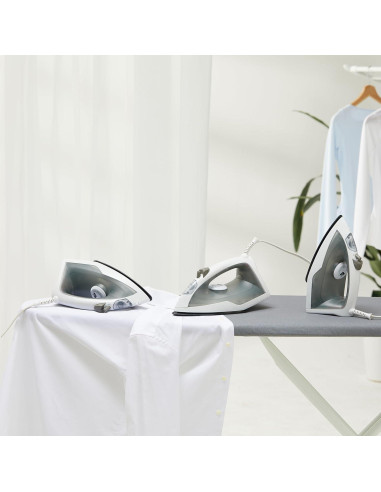 Plancha de Vapor Amazon Basics 1200W Suela Teflón 150ml Gris