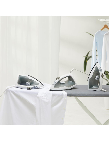 Plancha de Vapor Amazon Basics 1200W Suela Teflón 150ml Gris