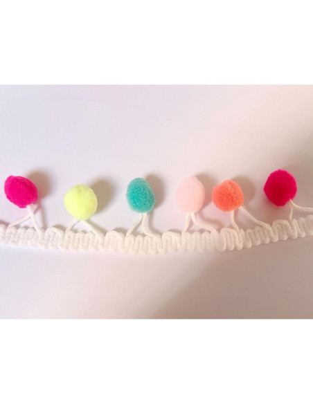 Fleco de Pom Pom 5.49m 15mm Arcoíris 3 para Manualidades