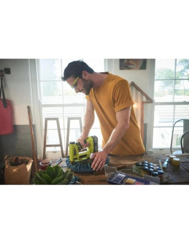 Grapadora Inalámbrica Ryobi 18V ONE+ P317 1.36 kg