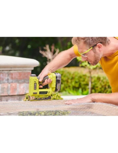Grapadora Inalámbrica Ryobi 18V ONE+ P317 1.36 kg