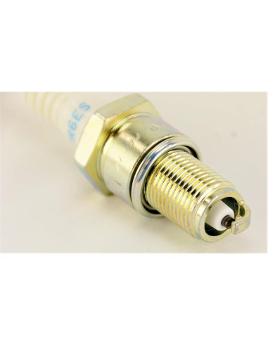 Juego de 4 Bujías Estándar NGK BPR6ES para Vehículos