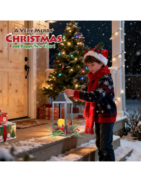 Farol de Navidad Bdor LED 39.88 cm con piñas y bayas rojas