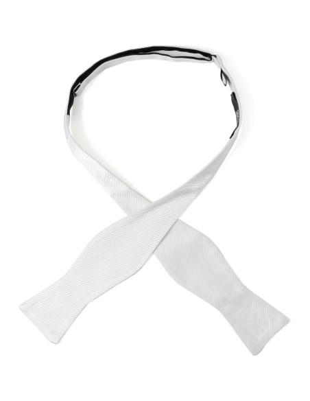 Corbata de moño autoajustable blanca Ox & Bull 100% seda