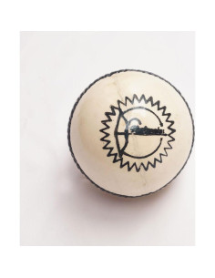 Pelota de Cricket Ikshvaku de Cuero Blanco - Grado de Prueba 2