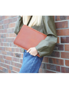 Funda de Cuero Genuino Aarte para MacBook 13" Vertical Cognaq 2