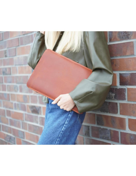 Funda de Cuero Genuino Aarte para MacBook 13" Vertical Cognaq