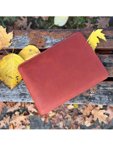 Funda de Cuero Genuino Aarte para MacBook 13" Vertical Cognaq