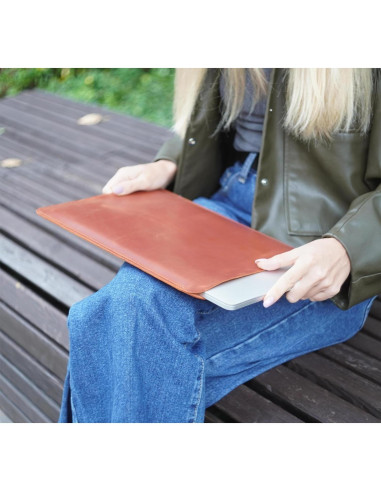 Funda de Cuero Genuino Aarte para MacBook 13" Vertical Cognaq