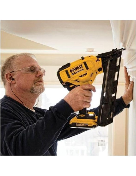 Clavadora de Acabado DEWALT 20V Angulada 15GA Batería