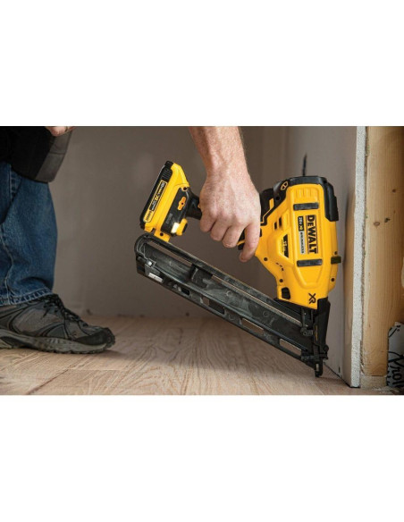 Clavadora de Acabado DEWALT 20V Angulada 15GA Batería