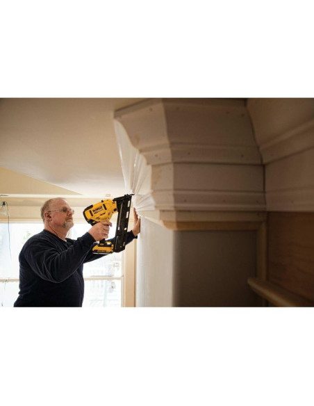 Clavadora de Acabado DEWALT 20V Angulada 15GA Batería