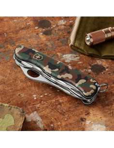 Cuchillo de bolsillo Victorinox One-Hand Trekker Camo 12 funciones 2