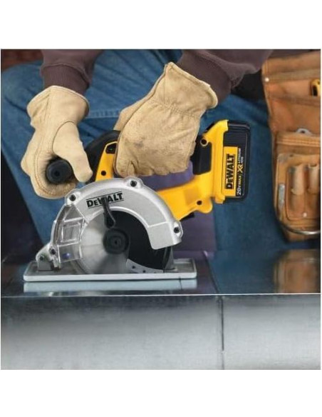 Sierra Circular DEWALT DCS373B 20V para Corte de Metal Sierra Circular DEWALT DCS373B 20V para Corte de Metal