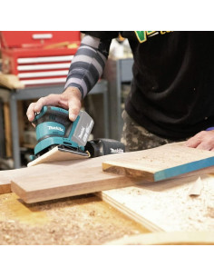 Lijadora de Acabado Inalámbrica Makita XOB02Z 18V 1/4" 2