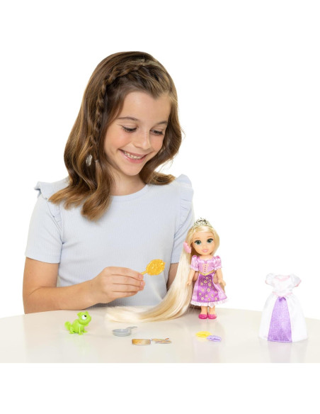 Muñeca Rapunzel Disney Princess con 2 atuendos y accesorios