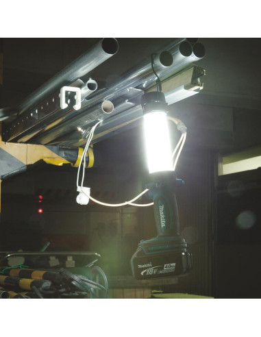 Linterna Faro Inalámbrico Makita DML806 18V LXT 310 Lúmenes