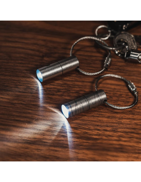 Linterna LED Mini KeyUnity KF00 de Titanio 15 Lúmenes Impermeable