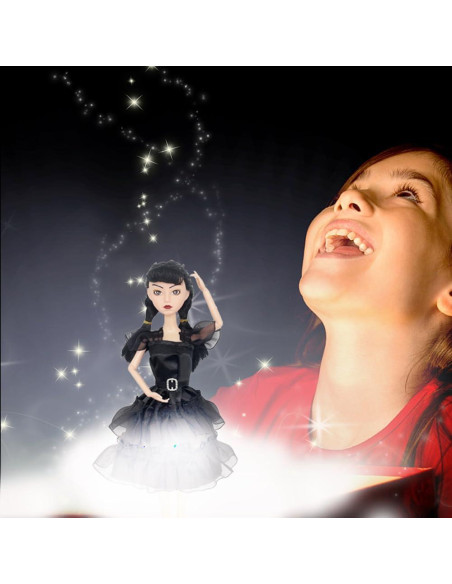 Muñeca Addams 29.21 cm con vestido negro y tacones altos