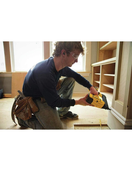 Clavadora de Brad Inalámbrica DEWALT 20V MAX DCN680D1 18GA