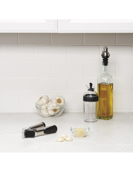 Agitador de Aderezo para Ensaladas OXO Good Grips 0.24L Negro