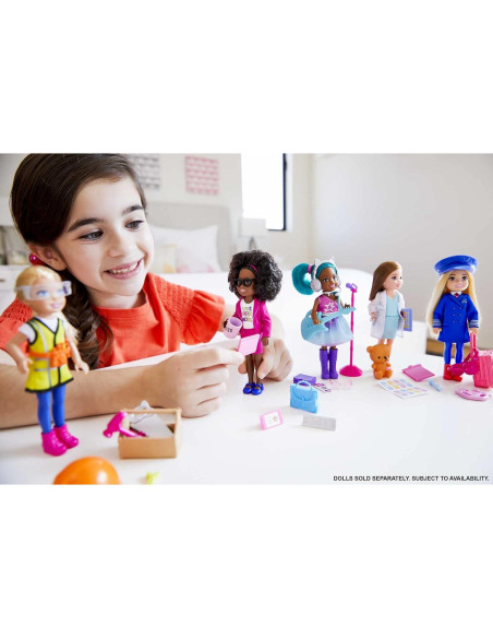 Muñeca Chelsea Barbie Jefa Morena 15.24 cm con Accesorios