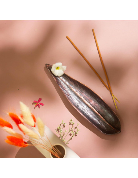 Soporte de Incienso Raajsee Hoja Curva con Varitas Nag Champa 15g