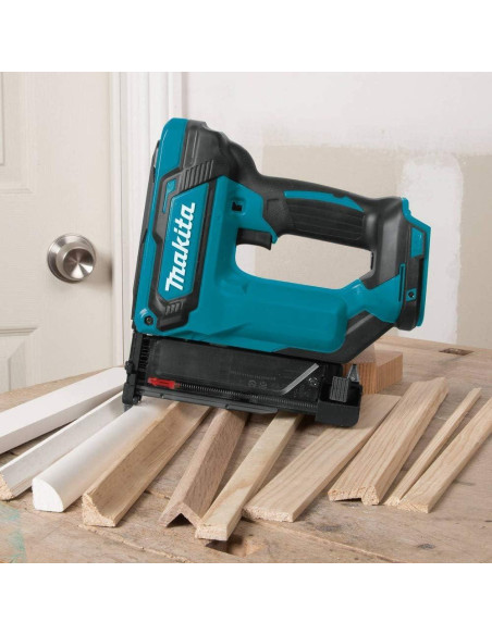 Clavadora Inalámbrica Makita XTP02Z 18V 23 Gauge 120 Pasadores
