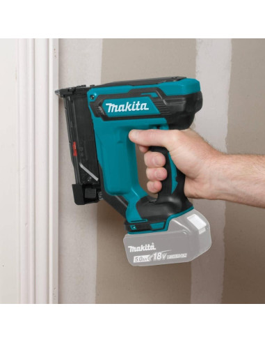 Clavadora Inalámbrica Makita XTP02Z 18V 23 Gauge 120 Pasadores