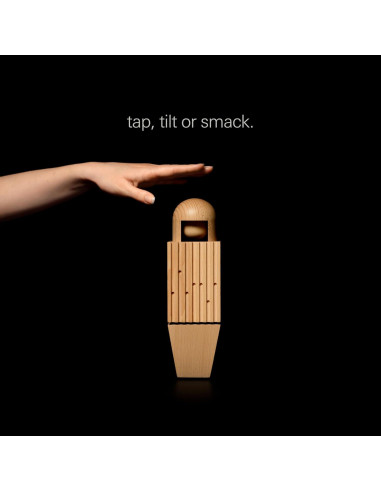 Muñeca de coro Teenage Engineering Miki con altavoz interno