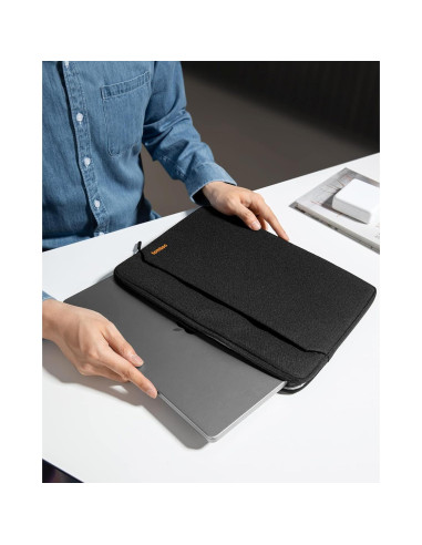 Funda delgada tomtoc para MacBook Air/Pro 13" negra