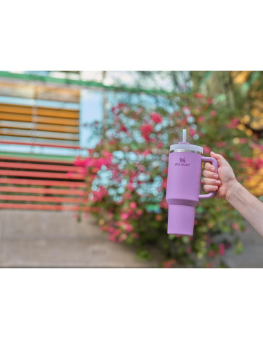 Taza Stanley Quencher H2.0 1.18 L Lila Aislada con Asa