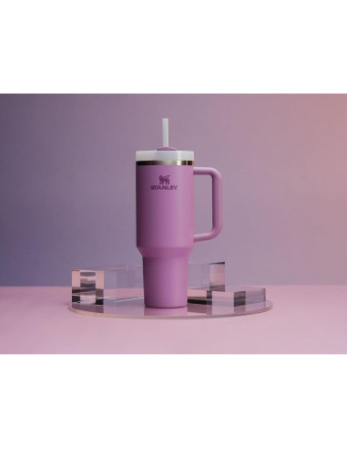 Taza Stanley Quencher H2.0 1.18 L Lila Aislada con Asa